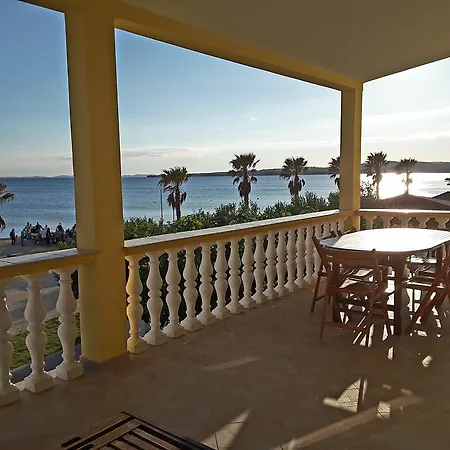 Deby House * فير