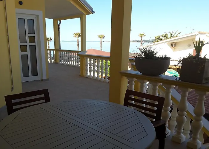 Апартаменты Deby House *